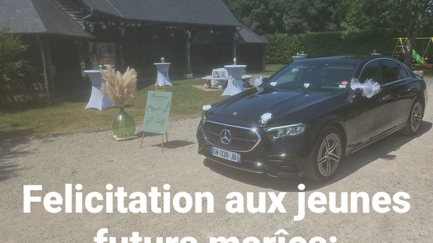 Berline VTC sur une route de campagne sarthoise